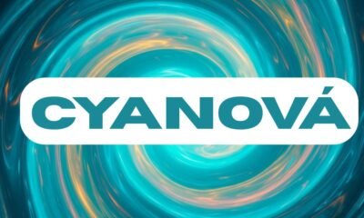 cyanová